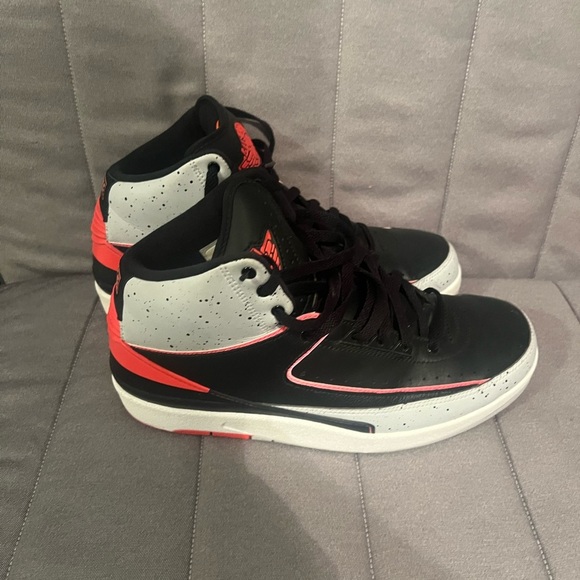 Retro 2 men size 9 preowned good condition - Picture 5 of 9